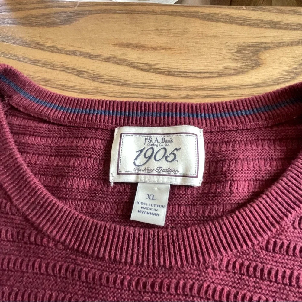 Jos A Bank Textured Pull Over Sweater Burgundy Crewneck‎
